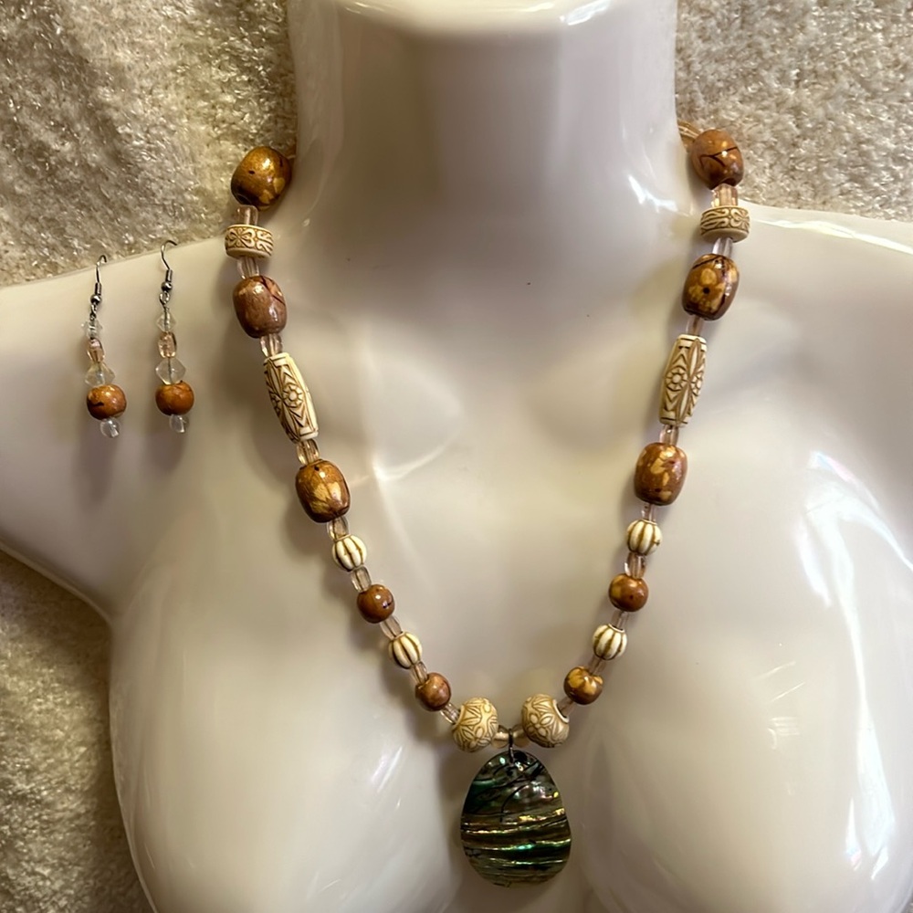Women’s Beautiful Vintage Beaded Necklace with Puka shell and matching Earrings